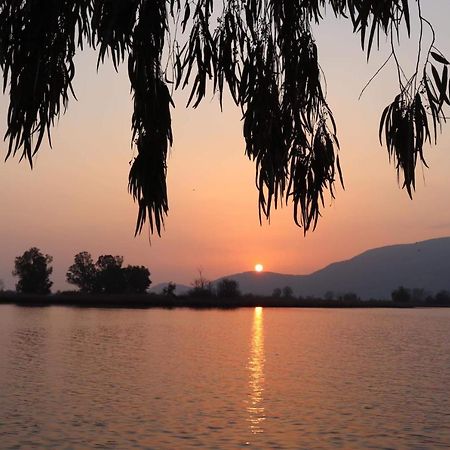 Magia Sul Lago Di Fondi 몬테 산 비아지오 외부 사진